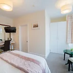 Oyo Lonsdale Guest House
